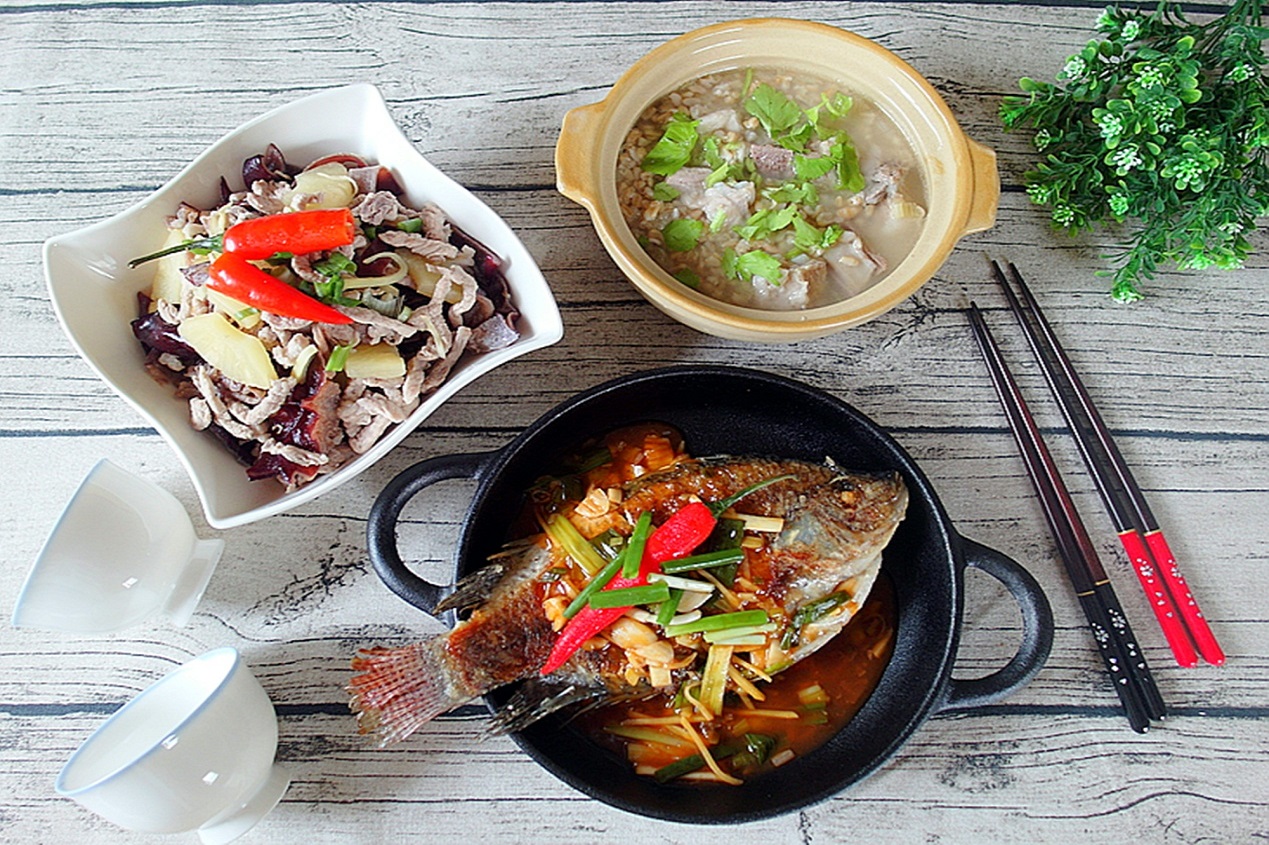 一鍋出一桌：開陽糙米粥+鳳耳肉絲+紅燒魚